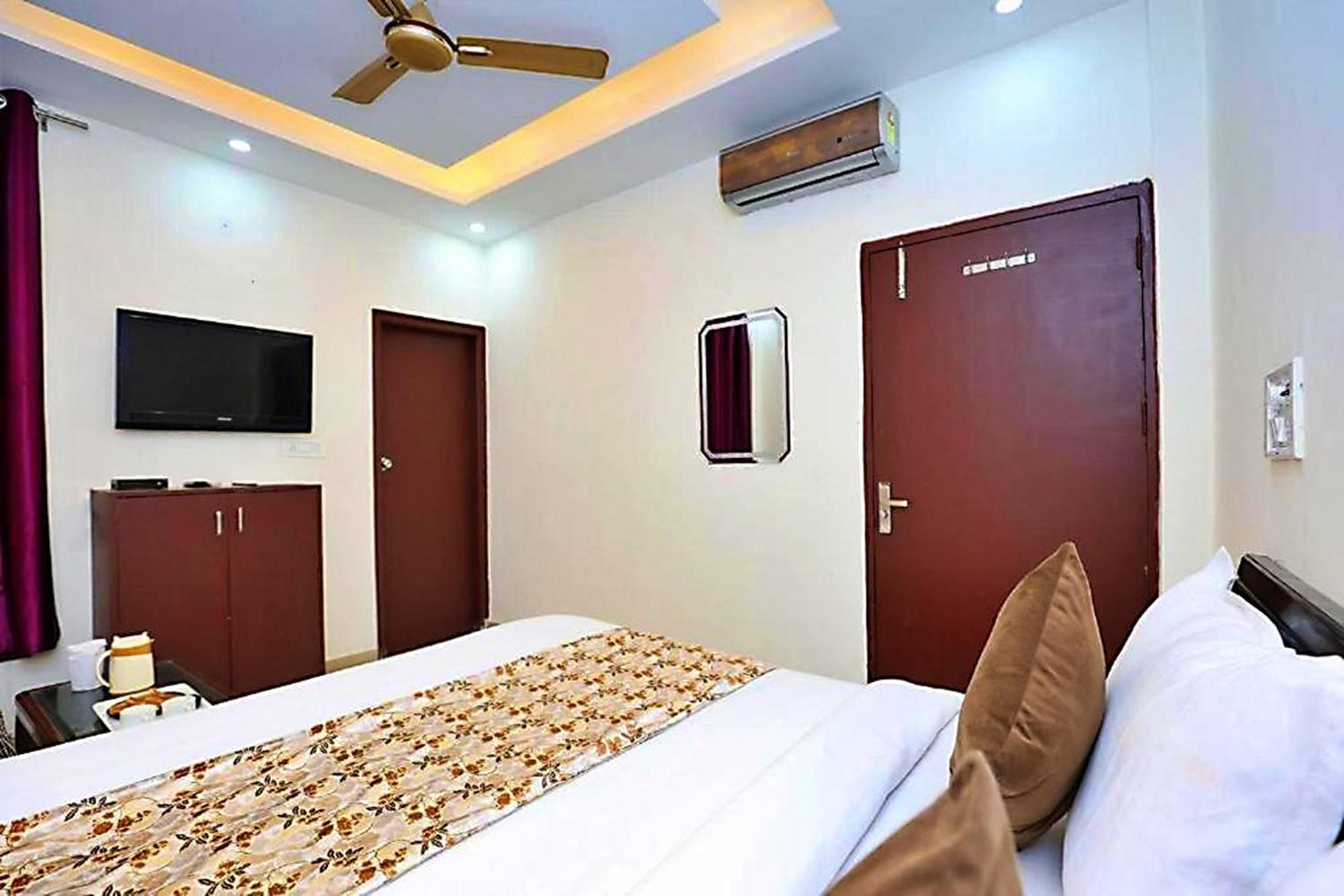 Hotel Sunlight Inn New Delhi Bagian luar foto