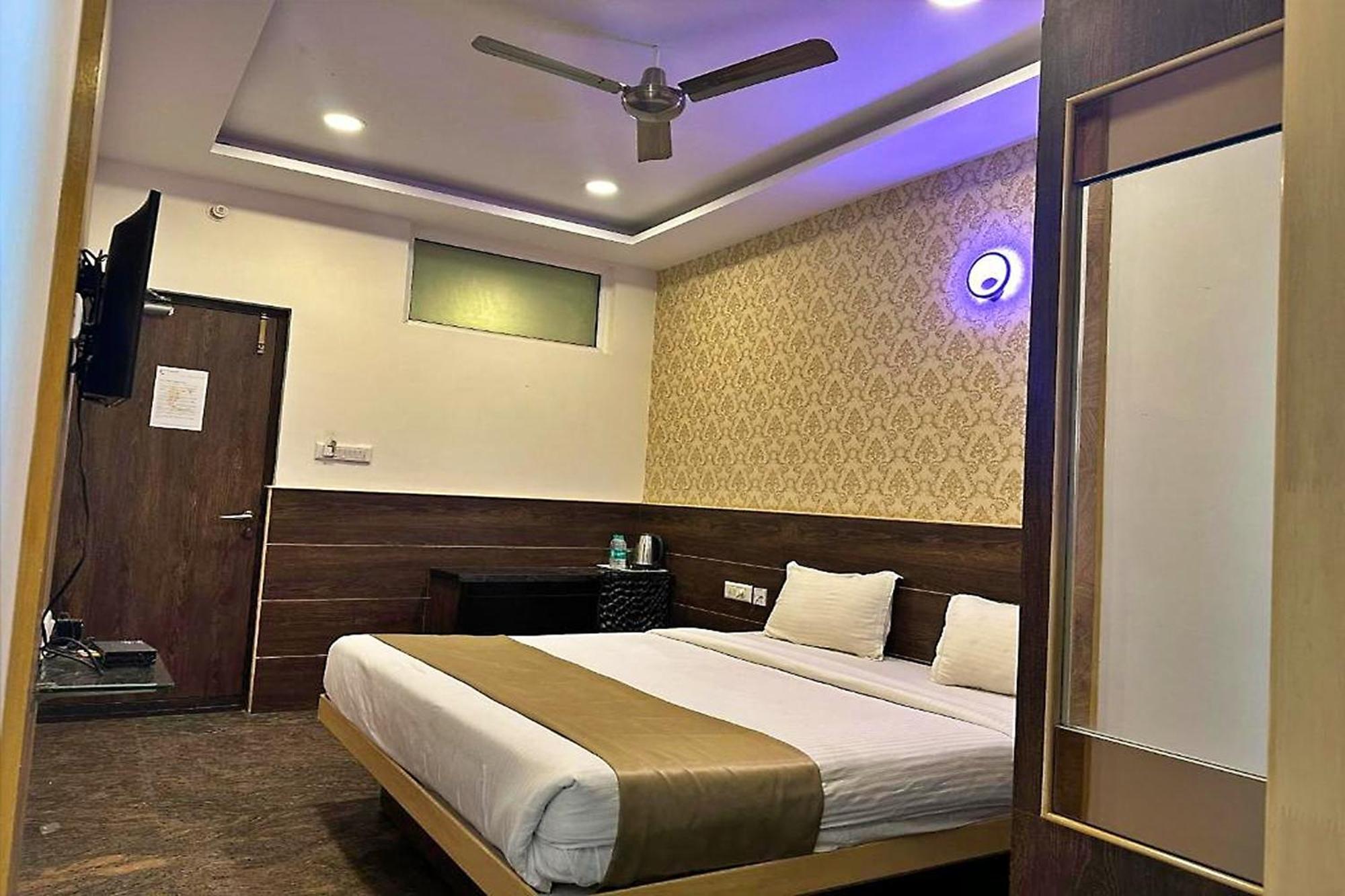 Hotel Sunlight Inn New Delhi Bagian luar foto