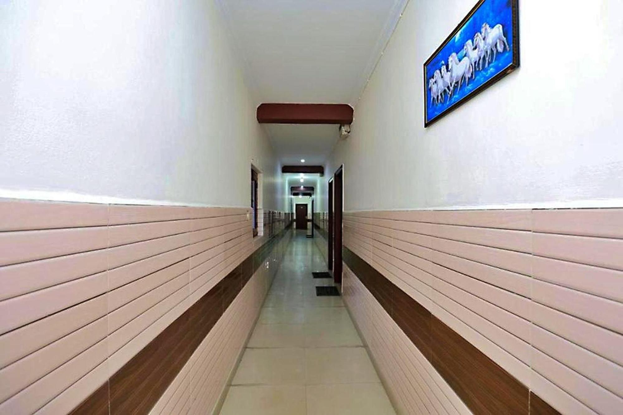 Hotel Sunlight Inn New Delhi Bagian luar foto