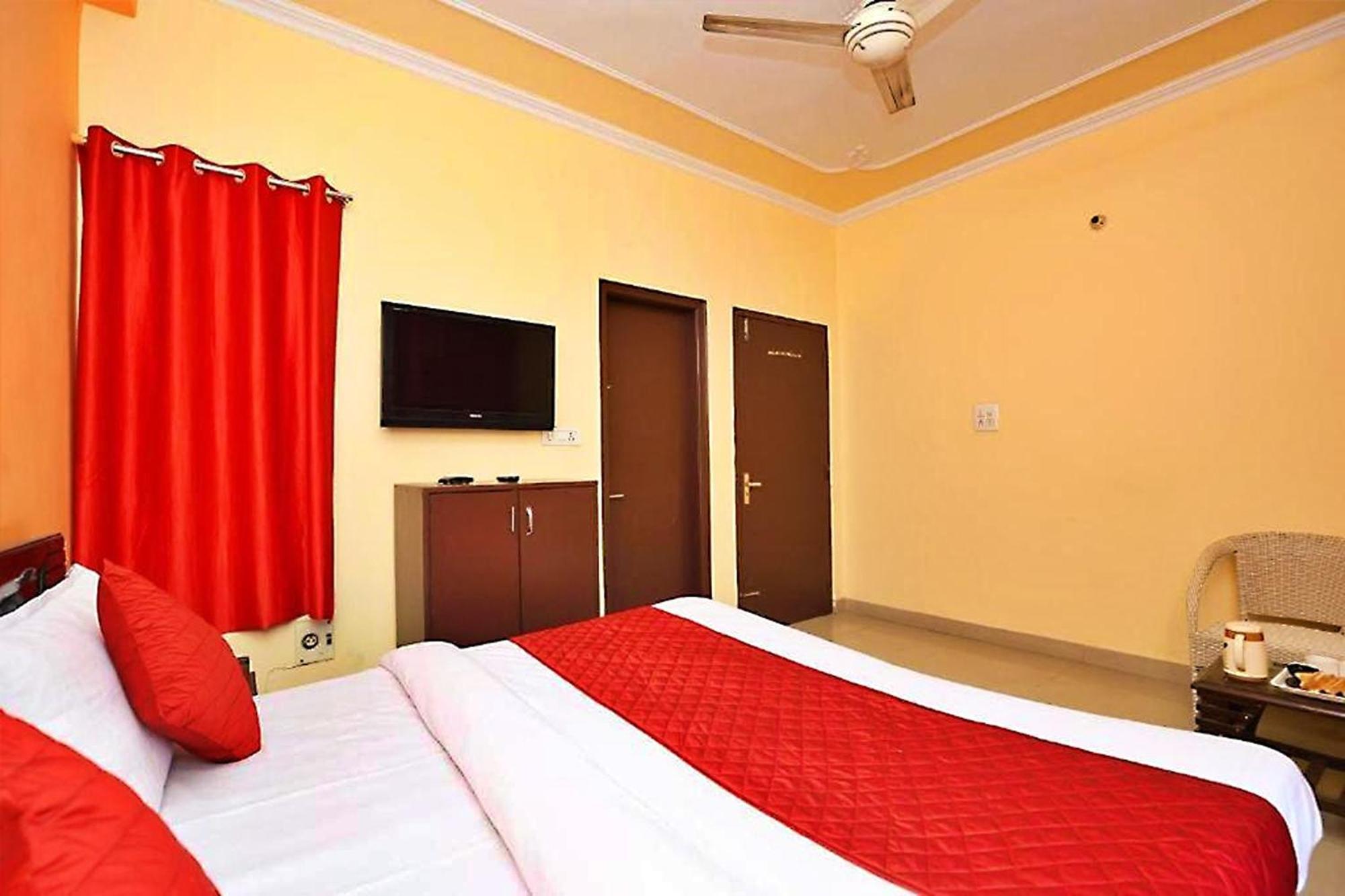 Hotel Sunlight Inn New Delhi Bagian luar foto